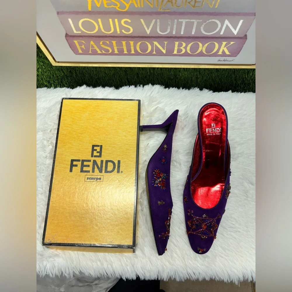❤️ Fendi Vintage Suede Beaded Mules Size 40 A114L50 - Picture 1 of 9